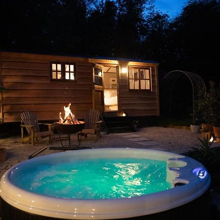 Luxury, Rural Shepherds Hut With Hot Tub Nr Bath 브리스틀 외부 사진