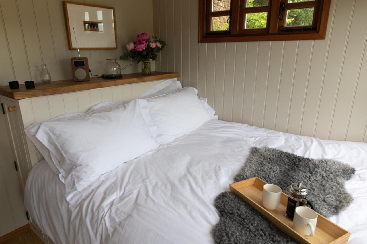 Luxury, Rural Shepherds Hut With Hot Tub Nr Bath 브리스틀 외부 사진