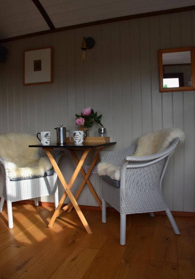 Luxury, Rural Shepherds Hut With Hot Tub Nr Bath 브리스틀 외부 사진
