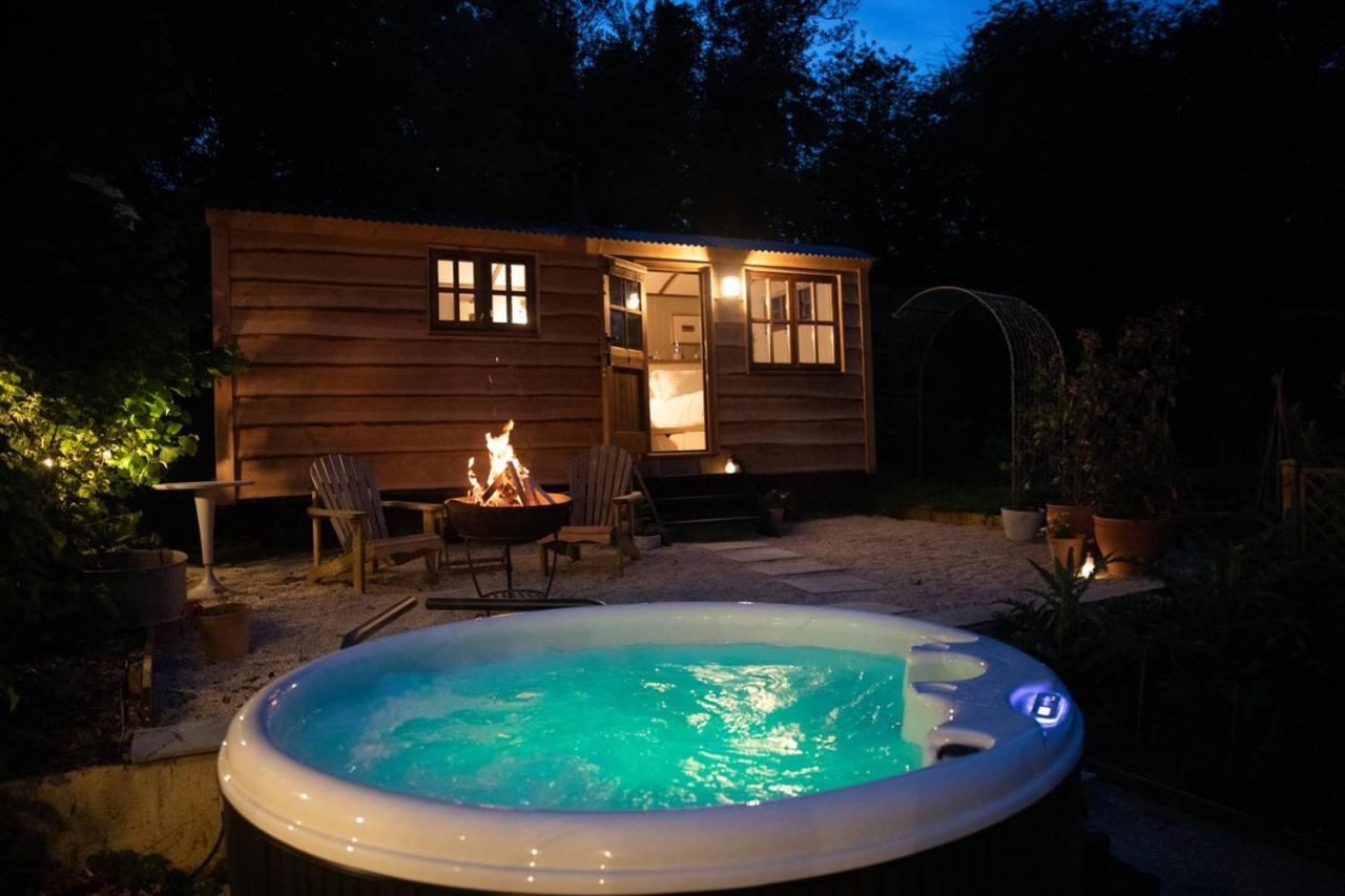 Luxury, Rural Shepherds Hut With Hot Tub Nr Bath 브리스틀 외부 사진
