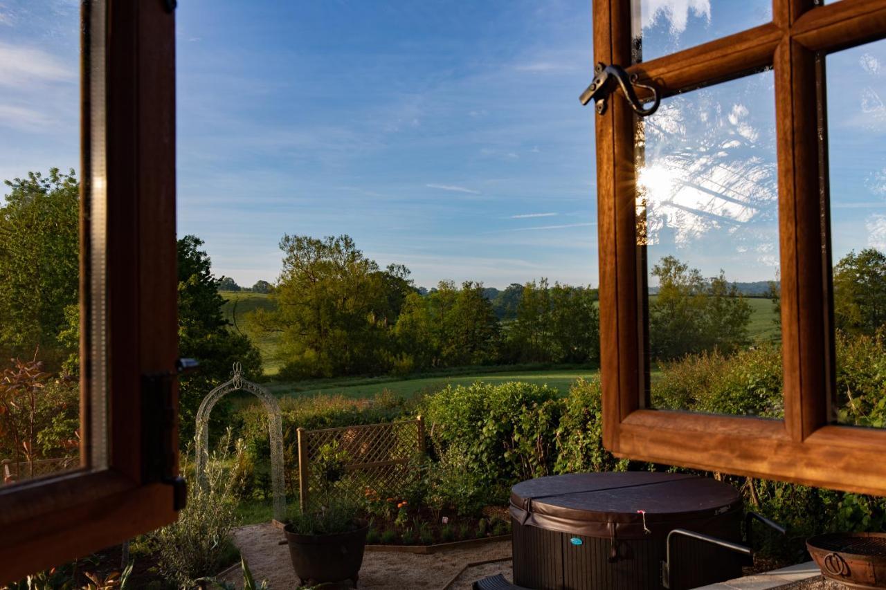 Luxury, Rural Shepherds Hut With Hot Tub Nr Bath 브리스틀 외부 사진