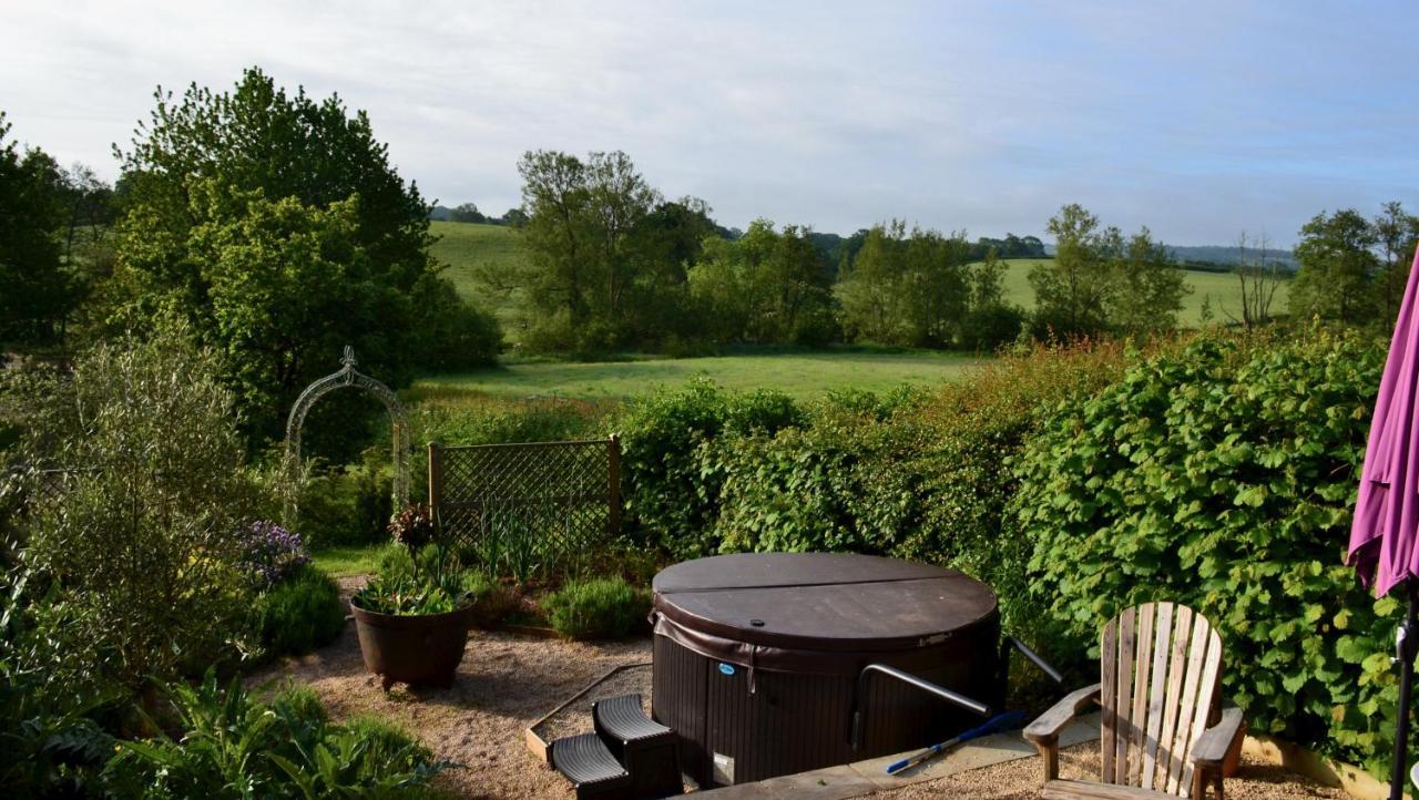 Luxury, Rural Shepherds Hut With Hot Tub Nr Bath 브리스틀 외부 사진