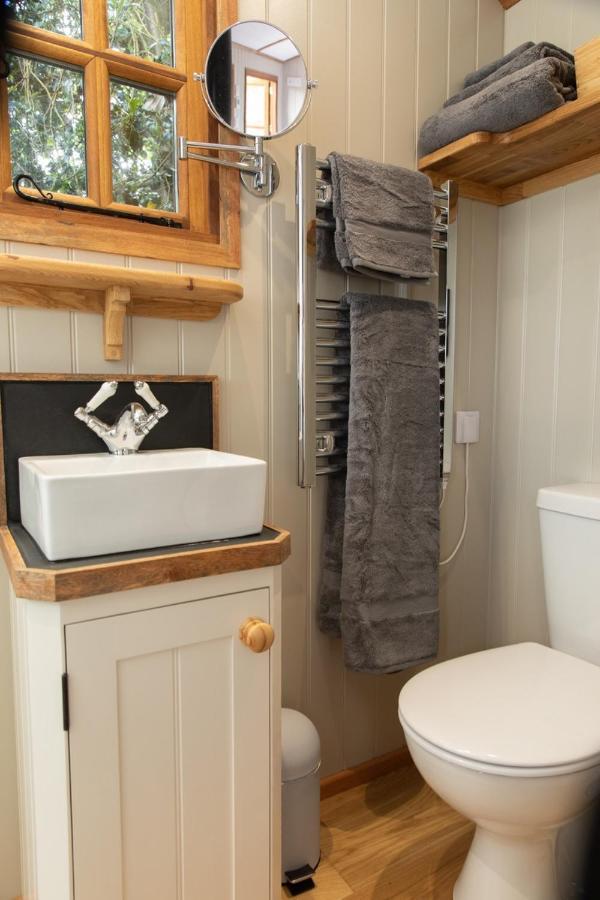 Luxury, Rural Shepherds Hut With Hot Tub Nr Bath 브리스틀 외부 사진