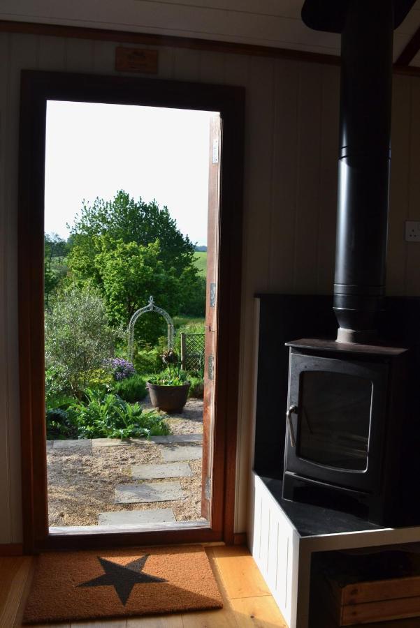 Luxury, Rural Shepherds Hut With Hot Tub Nr Bath 브리스틀 외부 사진